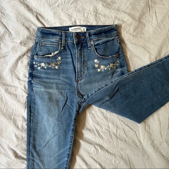 Abercrombie & Fitch Midrise Embroidered Skinny Jeans - Picture 8 of 16